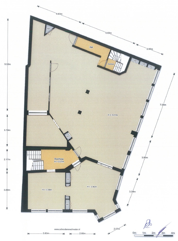 Plattegrond van een verdieping aan de De Ruijterkade met diverse ruimtes, kasten, hal en overloop, inclusief afmetingen en hoogtes.